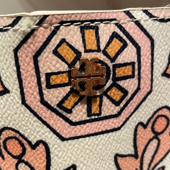 Tory Burch handbag - can stay open or snapped in on both sides - Picture 4 of 6